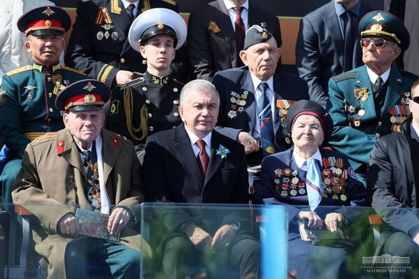 Шавкат Мирзиёев принял участие в торжественных мероприятиях в связи с 78-й годовщиной Победы - Sputnik Узбекистан