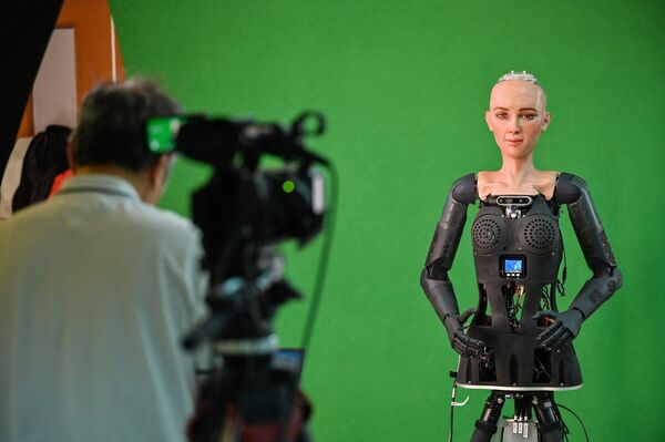 Робот София проходит испытания в компании Hanson Robotics, которая занимается робототехникой и искусственным интеллектом в Гонконге.  - Sputnik Узбекистан