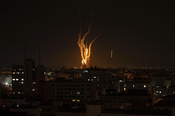 Сектор Газа запускает ракеты в Израиль.  - Sputnik Узбекистан