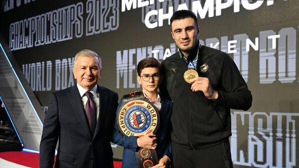 Shavkat Mirziyoyev posmotrel finalnie poyedinki chempionata mira po boksu - Sputnik O‘zbekiston
