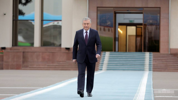 Президент Шавкат Мирзиёев отбыл в город Самарканд для участия в ежегодном заседании Совета управляющих Европейского банка реконструкции и развития. - Sputnik Узбекистан