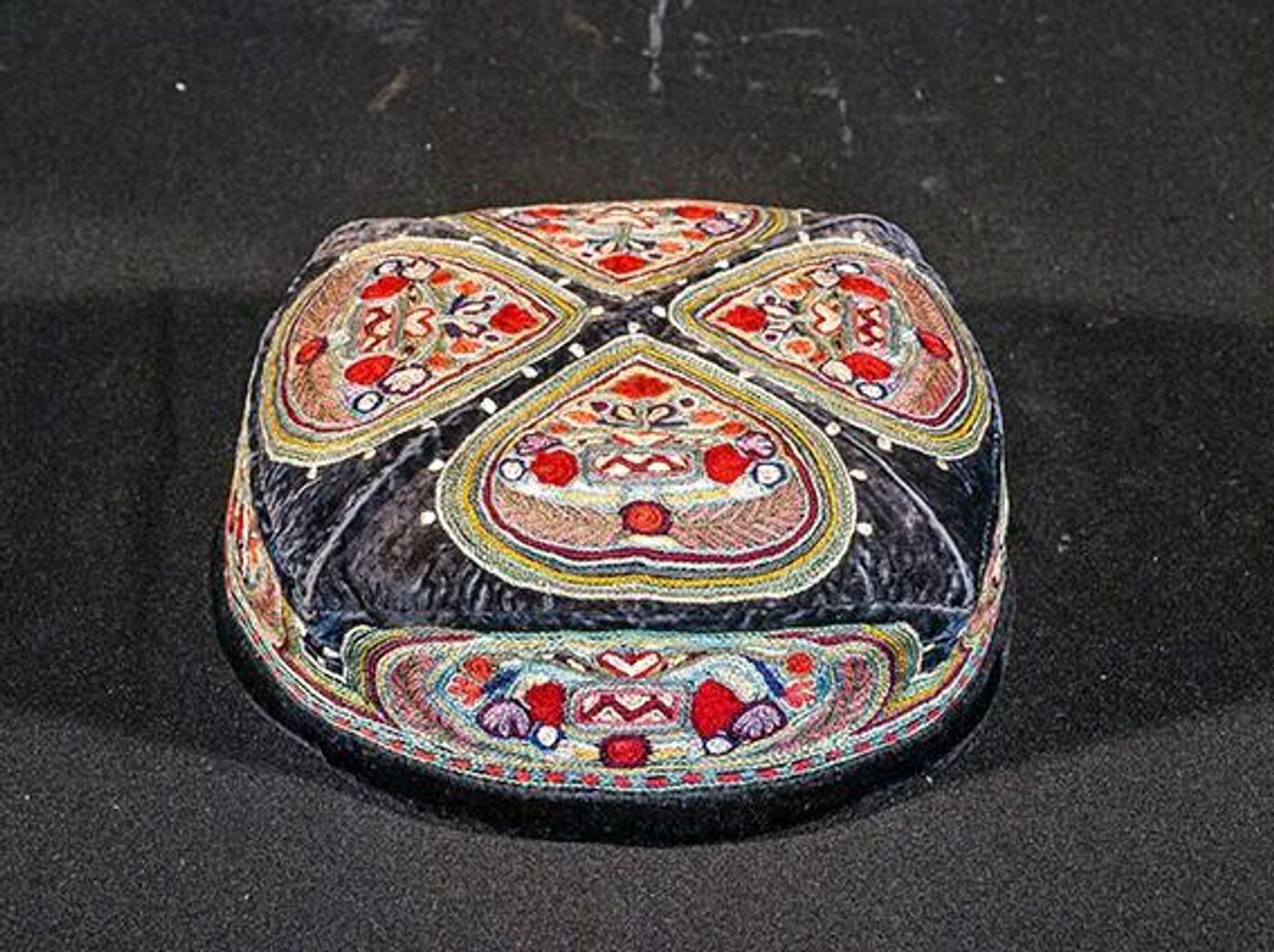 Shu qadar moslashuvchanki, u ozini yalaydi