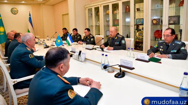 Министр обороны Узбекистана принял делегацию во главе с Министром обороны Казахстана. - Sputnik Ўзбекистон