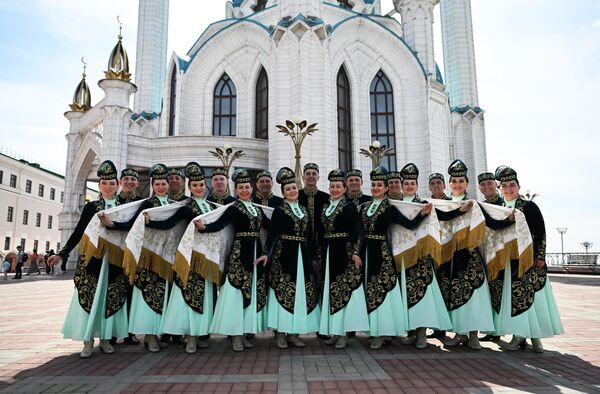 Творческий коллектив на территории Казанского кремля  - Sputnik Узбекистан