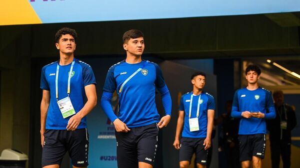 Фотогалерея с сегодняшней тренировки молодежной сборной Узбекистана - Sputnik Узбекистан