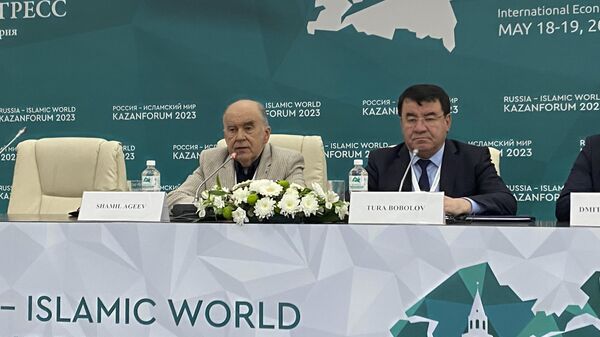 Председатель Торгово-промышленной палаты Татарстана выступил на KazanForum - Sputnik Узбекистан