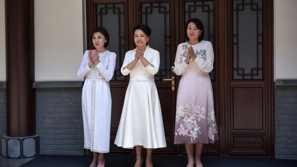Первые леди Кыргызстана, Китая и Узбекистана посетили театр Ису в Сиане - Sputnik Узбекистан