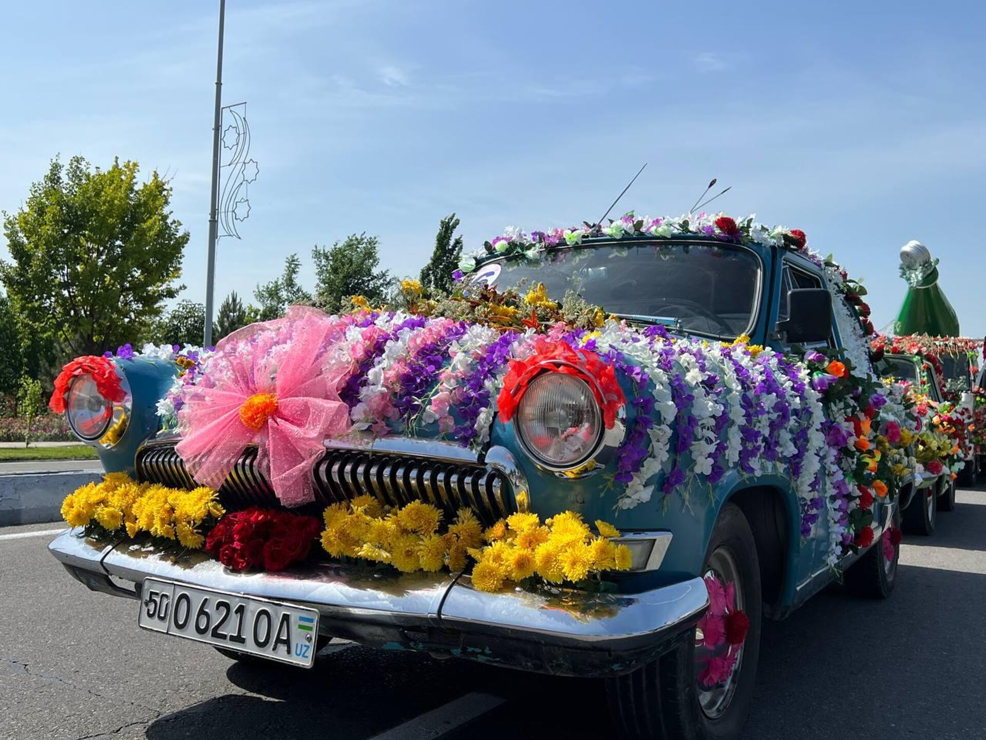 Автопарад на фестивале цветов в Намангане - Sputnik Ўзбекистон, 1920, 21.05.2023