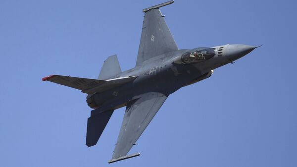 Amerikaning F-16 qiruvchisi. - Sputnik O‘zbekiston