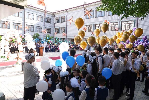 Праздничное мероприятие, посвященное последнему звонку в одной из ташкентских школ - Sputnik Узбекистан