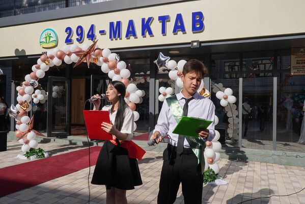 Выступление выпускников на последнем звонке - Sputnik Узбекистан