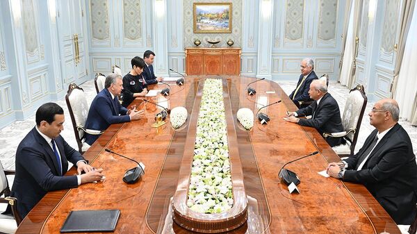 Prezident Uzbekistana Shavkat Mirziyoyev prinyal  predsedatelya yegipetskoy kompanii Orascom Investment Holding Nagiba Savirisa.
 - Sputnik O‘zbekiston