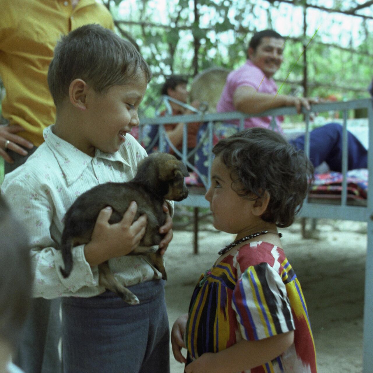 Porno video: Qizning onasini sikishdi