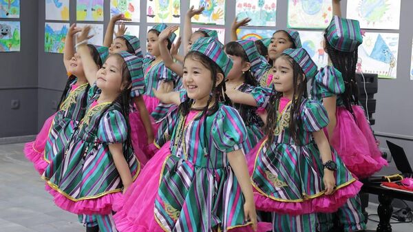 В Ташкенте открылась международная выставка детских рисунков. - Sputnik Узбекистан