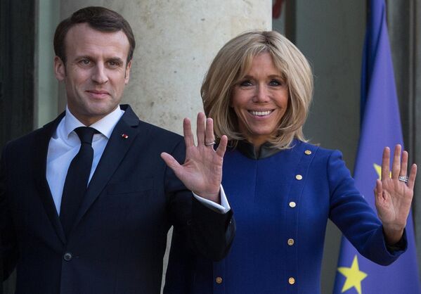 Президент Франции Эммануэль Макрон с супругой Бриджит Макрон во время встречи лидеров стран ЕС и Китая в Елисейском дворце в Париже. - Sputnik Узбекистан