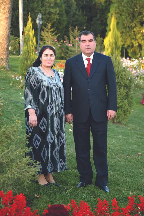 Президент Эмомали Рахмон вместе со своей супругой Азизмо Асадуллаевой - Sputnik Узбекистан
