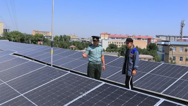 На таможенном посту в Навоийской области установили солнечные панели - Sputnik Узбекистан