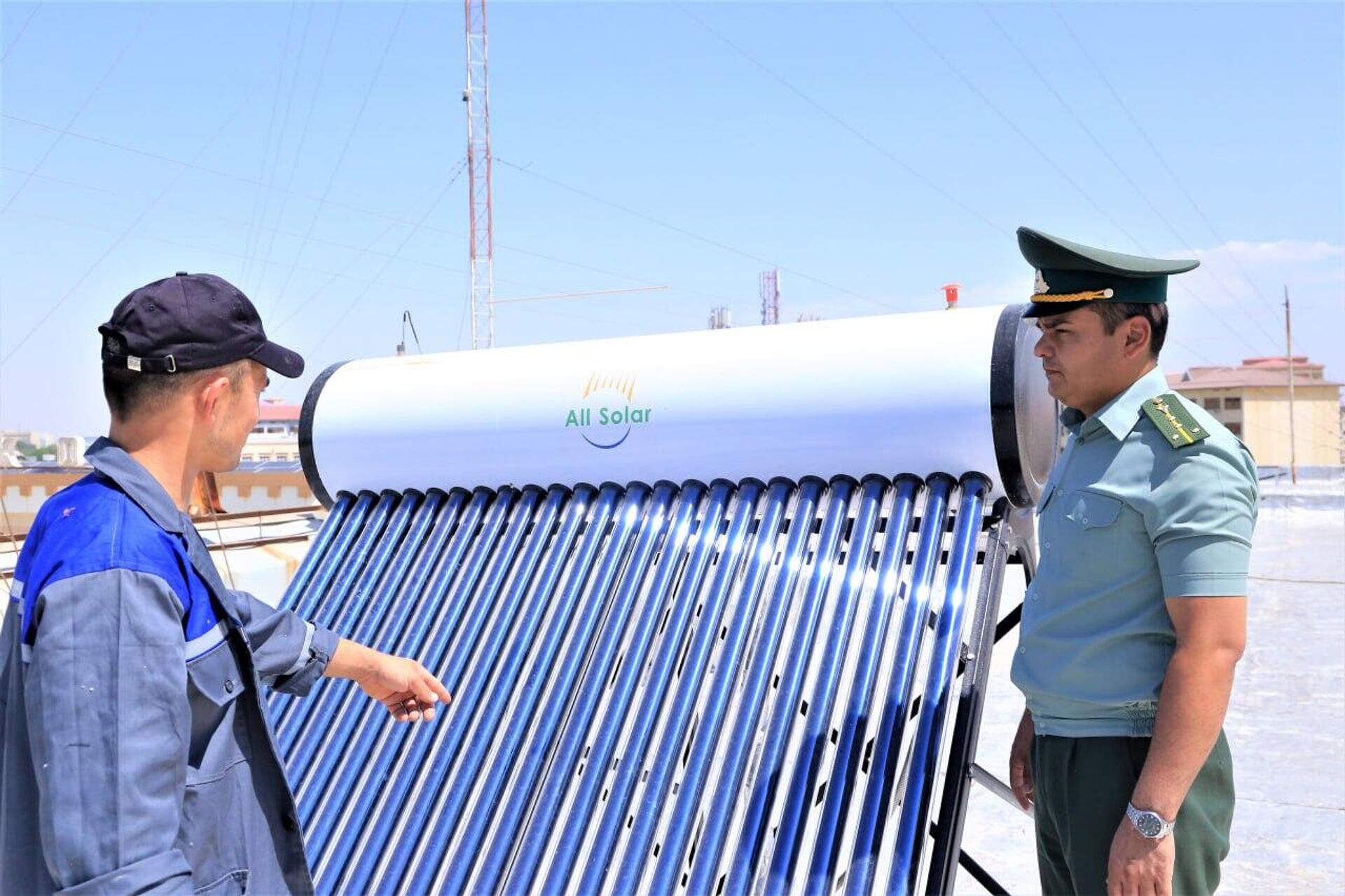 На таможенном посту в Навоийской области установили солнечные панели - Sputnik Узбекистан, 1920, 05.06.2023