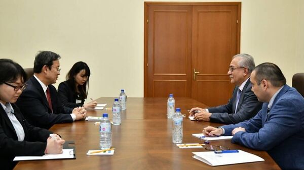 Встреча спецпредставителя президента Узбекистана по Афганистану Исматуллы Иргашева с послом Японии в Узбекистане Хатори Такаши - Sputnik Узбекистан