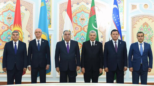 Эмомали Рахмон встретился с членами правления Международного фонда спасения Арала - Sputnik Узбекистан