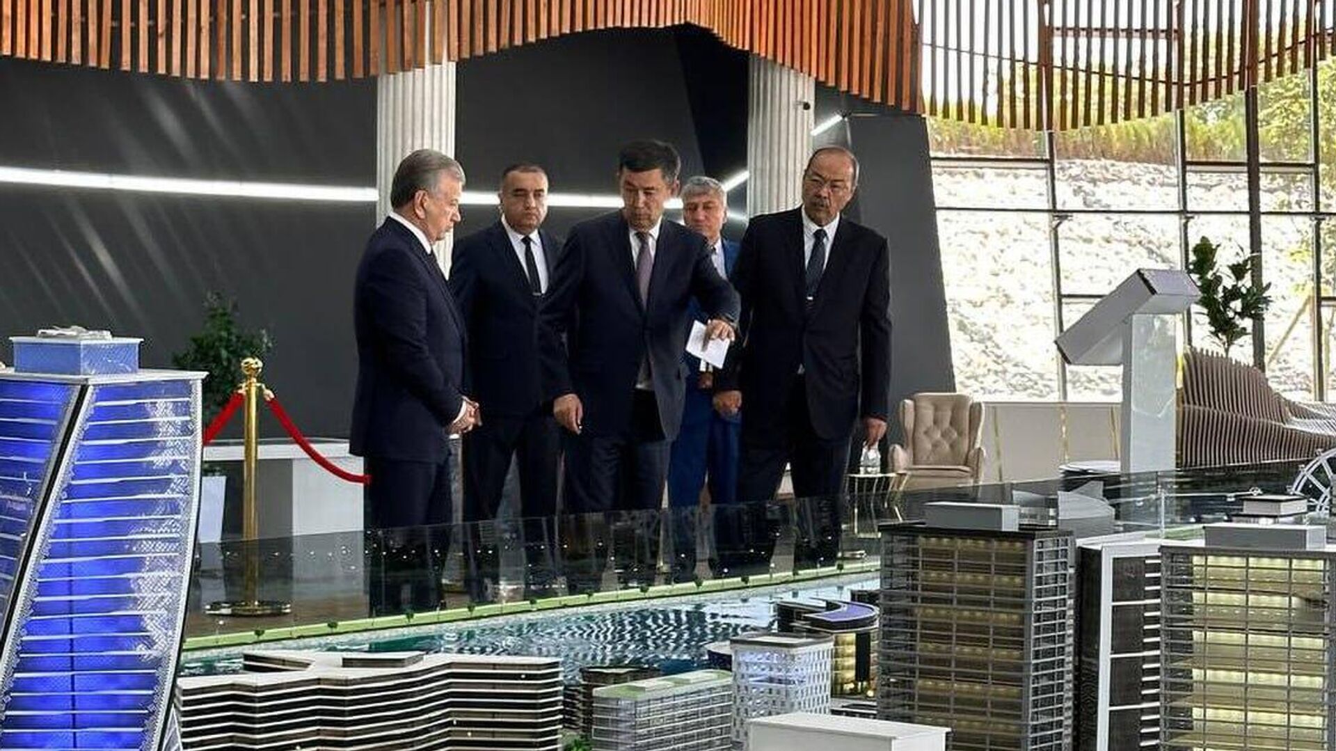 Mirziyoyev Samarqanddagi zamonaviy massiv loyihasi bilan tanishdi
 - Sputnik O‘zbekiston, 1920, 07.06.2023