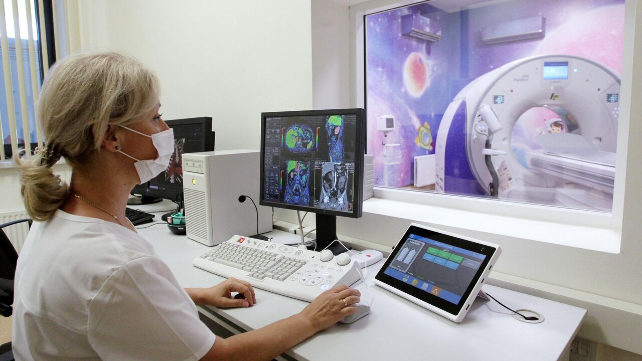 Bir yigit ikki jojalar porno Playboy qiz kostyumining surati