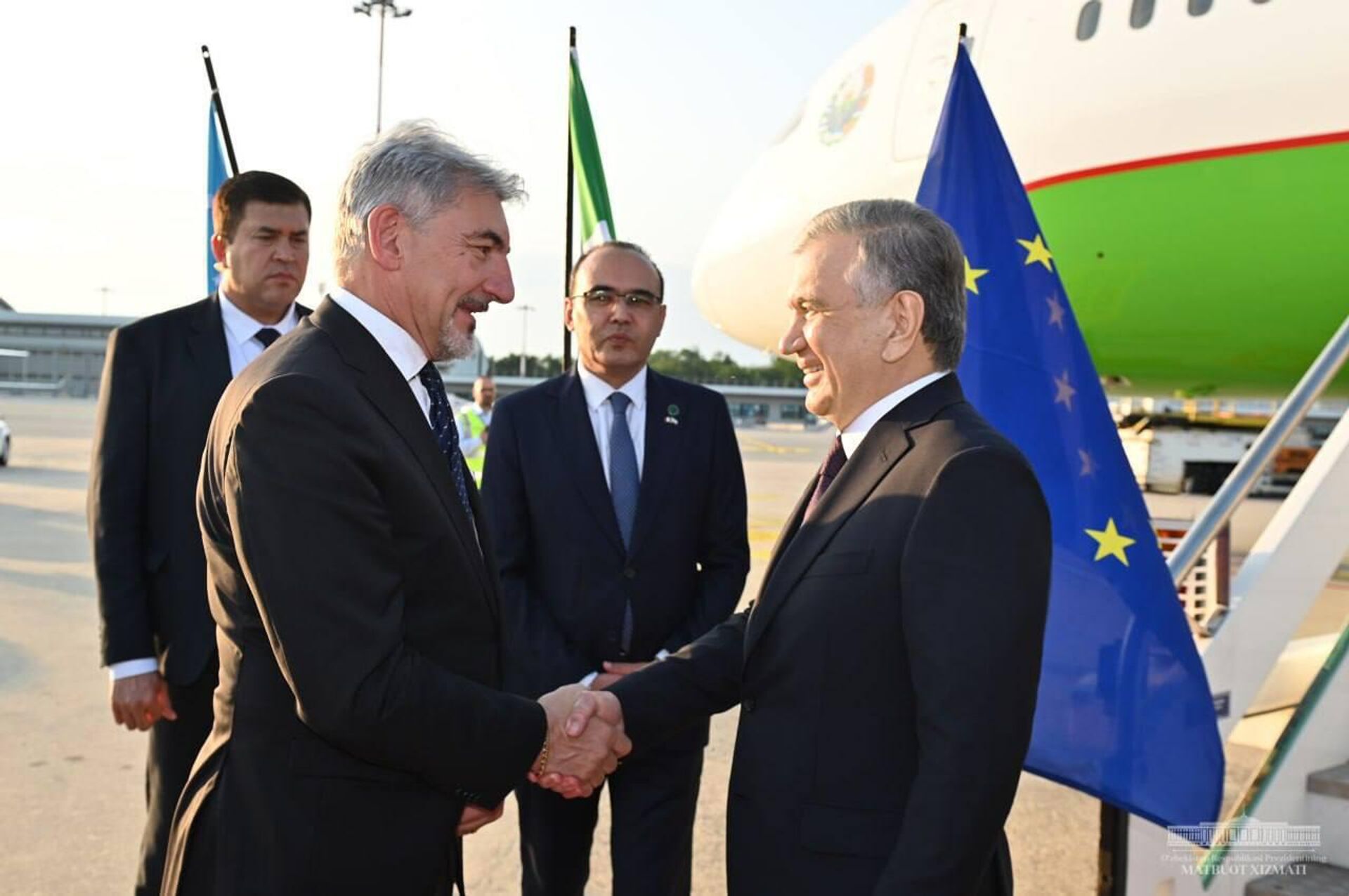 Президент Узбекистана прибыл в Милан - Sputnik Узбекистан, 1920, 09.06.2023