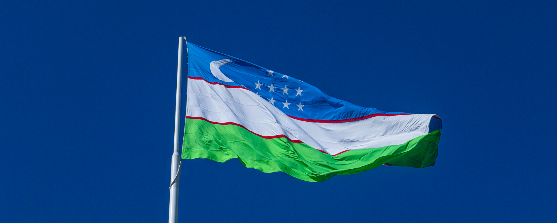 Флаг Узбекистана - Sputnik Ўзбекистон, 1920, 15.04.2024