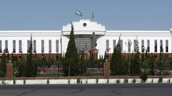 Здание парламента в Нукусе. - Sputnik Узбекистан