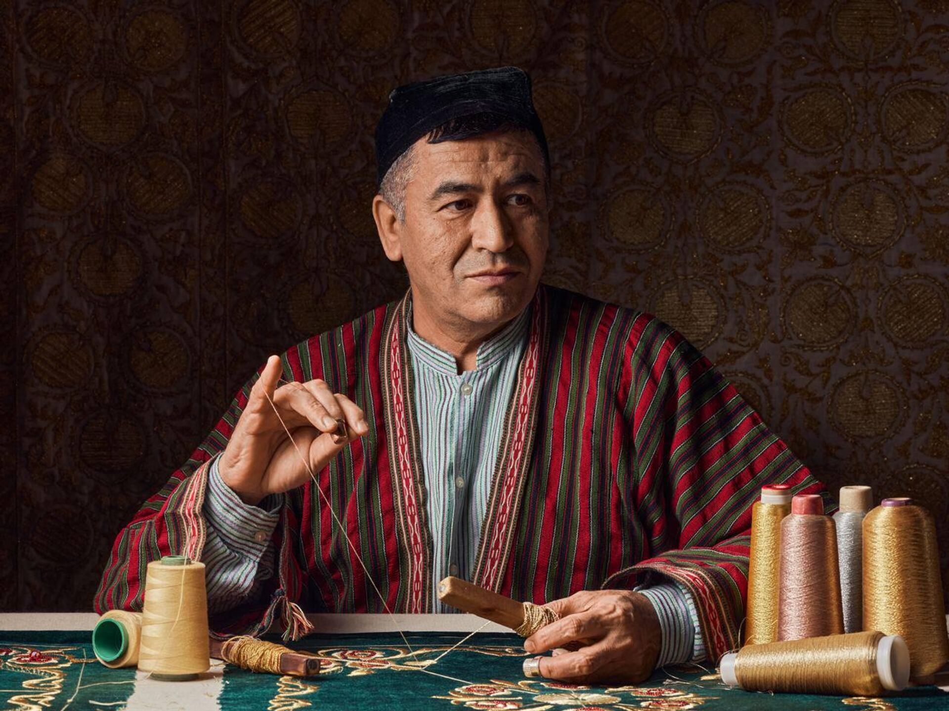 Нодир Расулов — мастер золотошвейного искусства из Бухары - Sputnik Узбекистан, 1920, 14.06.2023