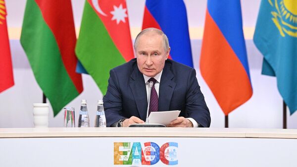 Президент РФ В. Путин провел встречу с главами правительств, участвующих в заседаниях ЕМПС и совета глав правительств СНГ - Sputnik Ўзбекистон