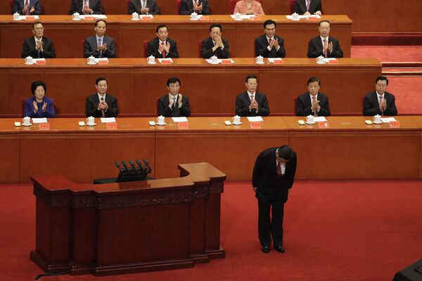 Си Цзиньпин перед торжественной речью в честь 90-летия основания Народной освободительной армии Китая, Пекин, август 2017 г.  - Sputnik Узбекистан