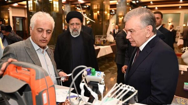 Шавкат Мирзиёев посетил выставку научно-технических достижений Ирана - Sputnik Узбекистан