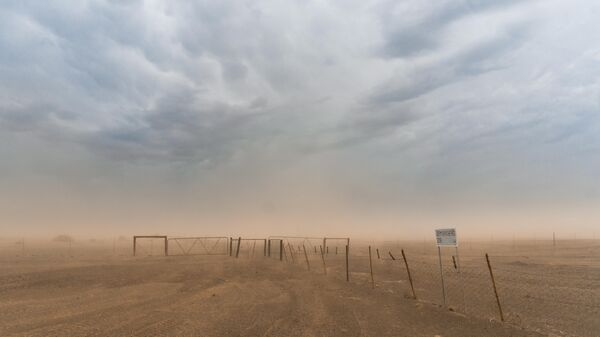 Пыльная буря в пустыне. - Sputnik Узбекистан
