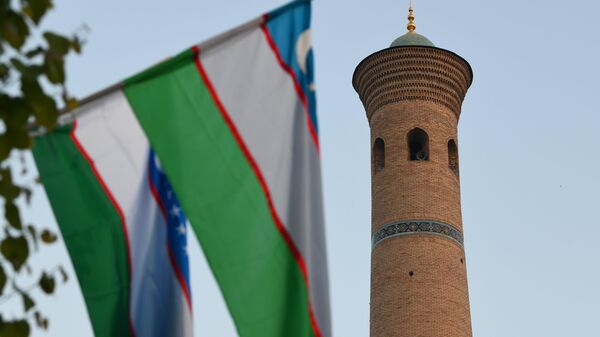 Государственный флаг Узбекистана в Ташкенте.  - Sputnik Ўзбекистон