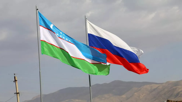 Флаги Узбекистана и России  - Sputnik Узбекистан