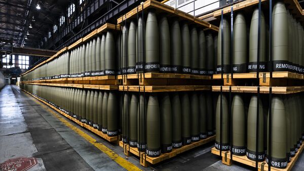155-мм артиллерийские снаряды M795 на заводе армейских боеприпасов в Пенсильвании. - Sputnik Узбекистан