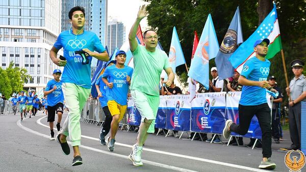 По всему Узбекистану прошли массовые соревнования по бегу “Янги нафас”. - Sputnik Узбекистан