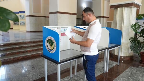Досрочное голосование на президентских выборах в Ташкенте. - Sputnik Узбекистан