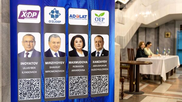 Informatsionniy stend s programmami kandidatov v prezidenti v posolstve Uzbekistana v Moskve  - Sputnik O‘zbekiston