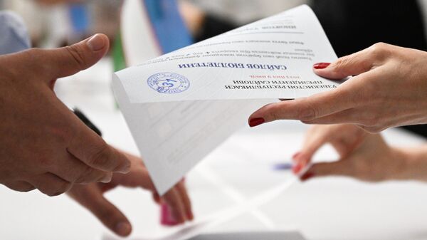 Досрочное голосование на выборах президента Узбекистана. Архивное фото - Sputnik Узбекистан