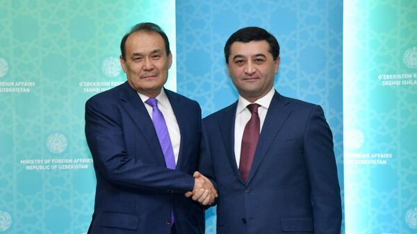 Президент Тюркского инвестиционного фонда Багдад Амреев и глава МИД Узбекистана Бахтиёр Саидов - Sputnik Узбекистан