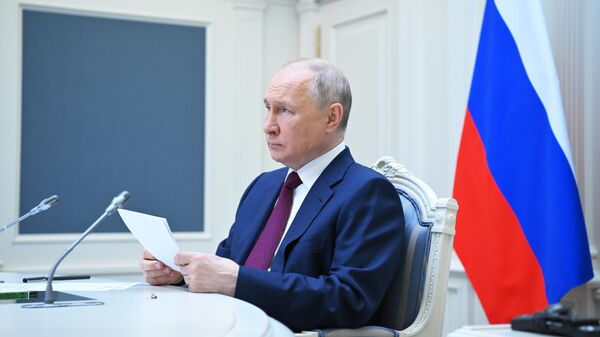 Vladimir Putin ShHT Davlat rahbarlari kengashi sammitida - Sputnik O‘zbekiston