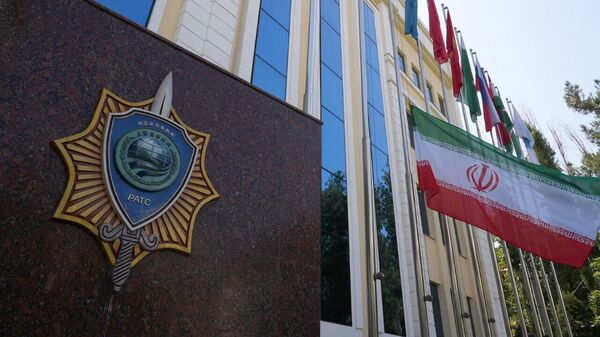 Podnyatie flaga Islamskoy Respubliki Iran v IK RATS ShOS. - Sputnik O‘zbekiston
