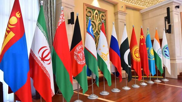 Флаги стран-участниц ШОС  - Sputnik Узбекистан
