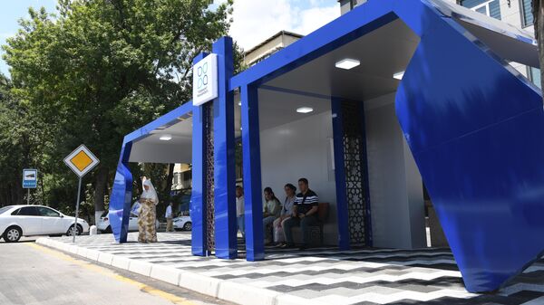В Ташкенте открылась автобусная остановка, работающая на солнечных батареях. - Sputnik Ўзбекистон