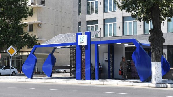 В Ташкенте открылась автобусная остановка, работающая на солнечных батареях. - Sputnik Узбекистан