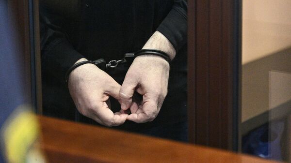 Мужчина в наручниках. Архивное фото - Sputnik Узбекистан