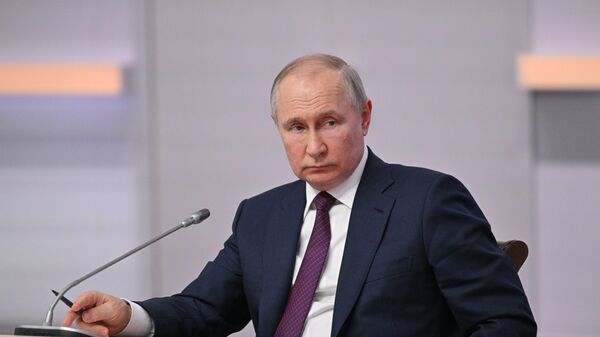 Prezident RF V. Putin provel vstrechu s glavami pravitelstv, uchastvuyushix v zasedaniyax YeMPS i soveta glav pravitelstv SNG. - Sputnik O‘zbekiston