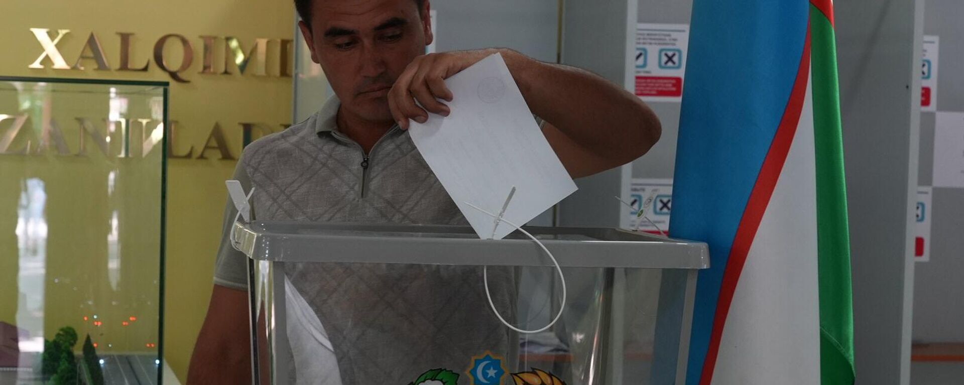 В Узбекистане проходит досрочное голосование по выборам президента страны - Sputnik Ўзбекистон, 1920, 09.07.2023